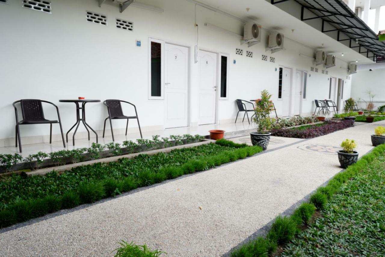 Reddoorz Near Mataram University Exterior photo